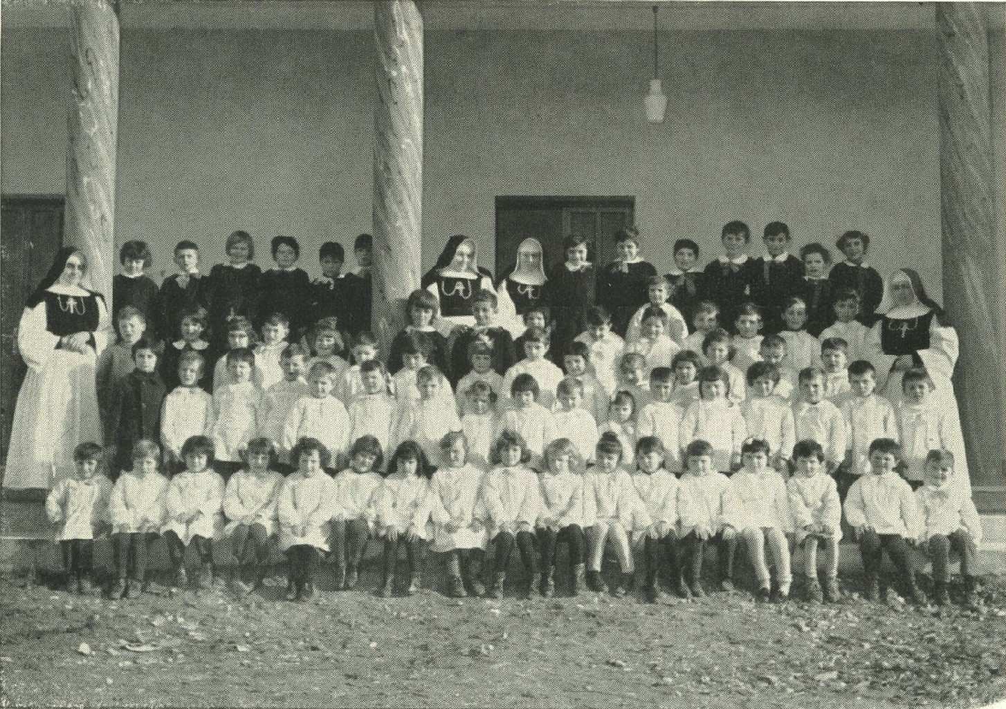 Scuola-Materna-S.-Maria-Goretti-I-giorno-di-scuola-5-nov-1964